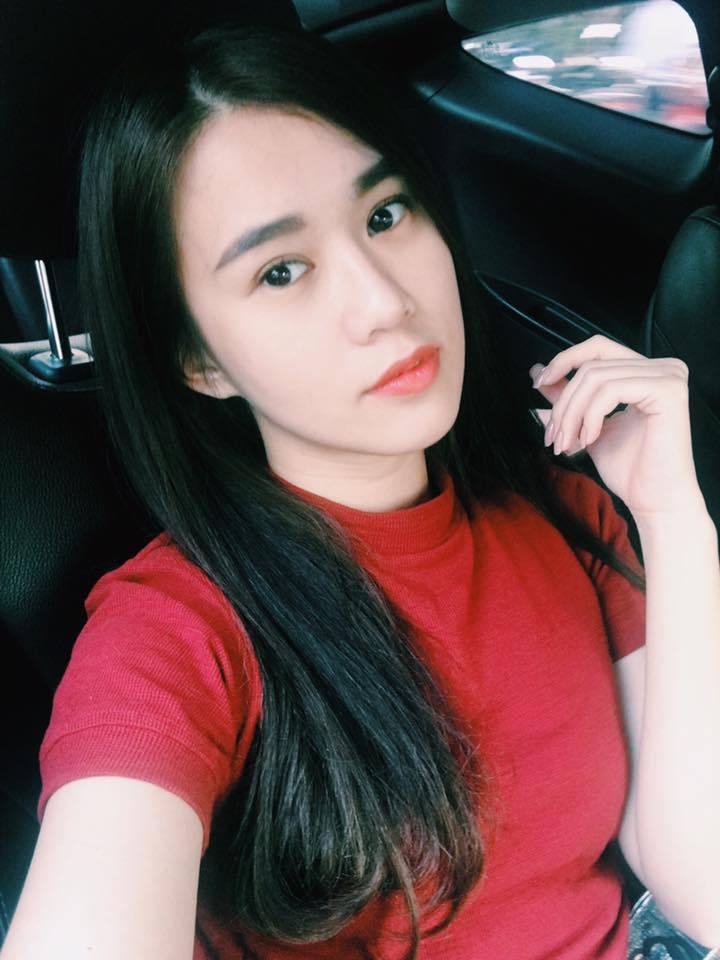 年轻的小姨子观看